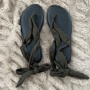 Sanuk women’s tie up sandals